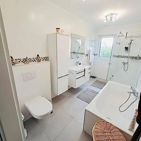 Spacious 3 Bedrooms With Garden View-cap1 *
